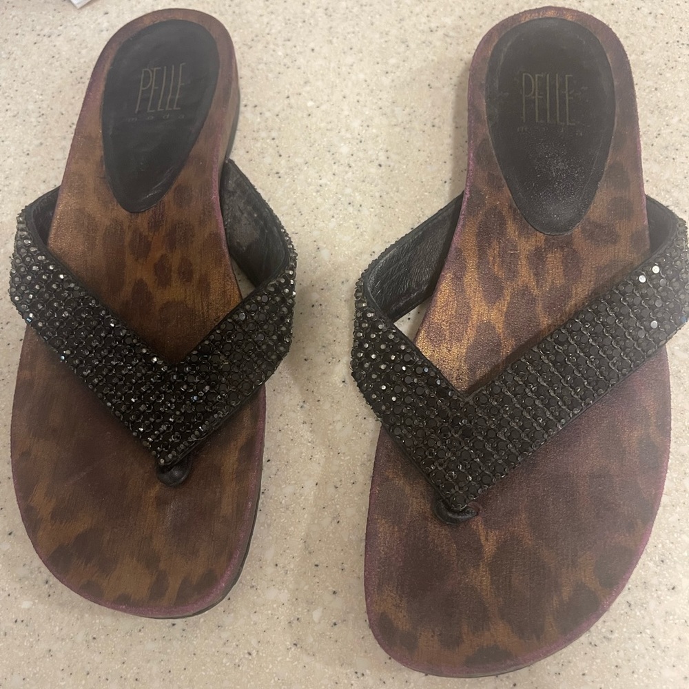 Pelle Moda Black Rhinestone Thing Flop Flop Sandal size 7.5 - Picture 2 of 10